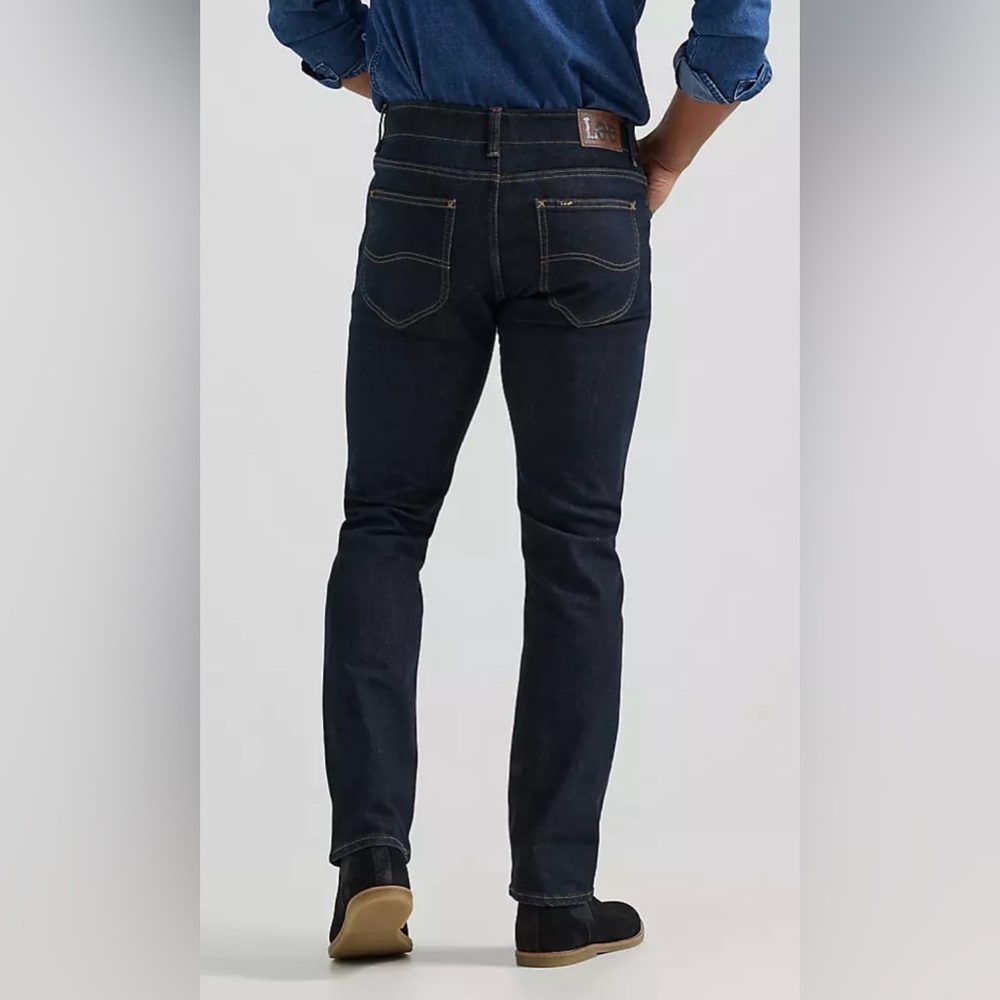 New Lee Men’s Extreme Motion Slim Fit Straight Leg Jeans 32x32 Dark Wash - Picture 2 of 16